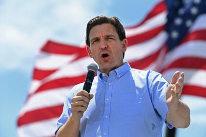 En esta imagen de archivo, el candidato a la nominación republicana a la Casa Blanca y gobernador de Florida, Ron DeSantis, durante un acto en Corley Ranch, Gardnerville, Nevada, el 17 de junio de 2023 (AP Foto/Andy Barron, archivo)