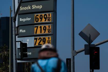 En esta imagen de archivo, el panel de una gasolinera muestra el precio del combustible, en Los Ángeles, el 24 de mayo de 2022. (AP Foto/Jae C. Hong, archivo)