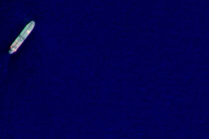 En esta imagen de satélite de Planet Labs PBC, el petrolero iraní Starla se ve cerca de la costa de Barcelona, Venezuela, el domingo 30 de enero de 2022. Un buque cisterna iraní con más de 2 millones de barriles de condensado atracó en un puerto venezolano, según analistas e imágenes satelitales analizadas por The Associated Press. (Planet Labs PBC via AP)