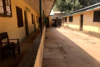 En esta imagen del viernes 12 de marzo de 2021, se ve la escuela federal de mecanización forestal completamente vacía tras el secuestro de estudiantes por parte de hombres armados en Afaka, en la provincia de Kaduna, Nigeria. (AP Foto, Archivo)