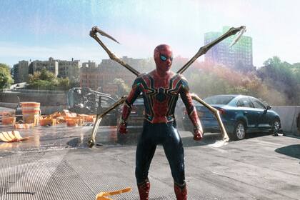 En esta imagen difundida por Sony Pictures, una escena de "Spider-Man: No Way Home". (Columbia-Sony Pictures vía AP)