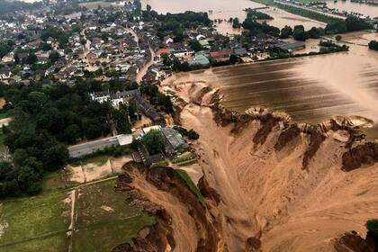 Una vista aérea de las inundaciones en el distrito de Blessem, en Colonia, Alemania