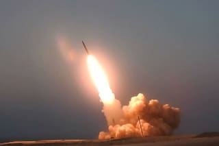 Irán: el régimen presenta dos nuevos misiles en plena tensión con EE.UU.