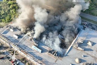 Ofensiva rusa mata a 2 en Ucrania un día después de un letal ataque con dron a un centro comercial