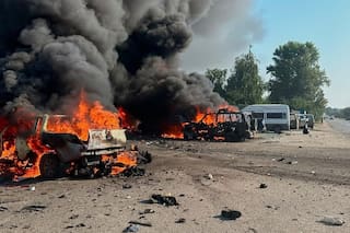 Ucrania lanza una ofensiva de drones contra Moscú; misiles rusos matan a diez en un pueblo ucraniano