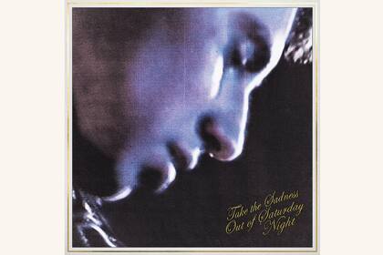 En esta imagen proporcionada por RCA Records, la portada del álbum "Take the Sadness Out of Saturday Night" de Bleachers. (RCA Records vía AP)