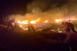 Crece el incendio forestal en un parque nacional de Indonesia