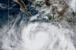 Clima tropical causa fuertes lluvias en varias zonas de EE.UU. mientras se forma un nuevo huracán