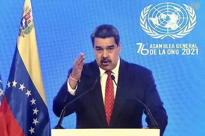 En esta imagen tomada de video ofrecido por UN Web TV, el presidente de Venezuela Nicolás Maduro habla ante la Asamblea General de Naciones Unidas el miércoles 22 de septiembre del 2021. (UN Web TV via AP)