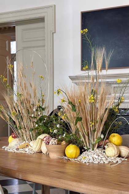 En esta mesa de Néctar Casa se creó un paisaje imaginario de la mano de la avena seca, maíz, membrillo y porotos. "La idea era crear algo que los invitados pudieran disfrutar visualmente en la que la presentación de los alimentos fuera una obra de arte en sí misma"