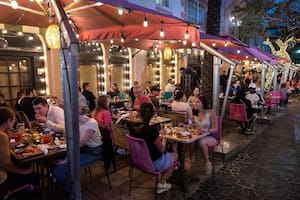 En esta peatonal de South Beach, la oferta de gastronomía y entretenimiento es abundante