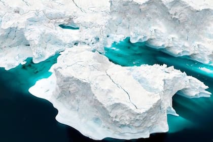 Según los investigadores, el calentamiento de los océanos favorece el adelgazamiento y la fragmentación de los glaciares costeros