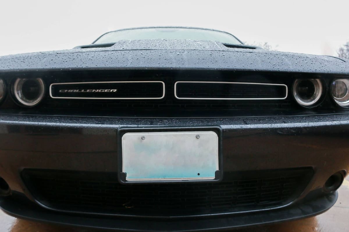 En Estados Unidos es ilegal usar cubiertas para placas