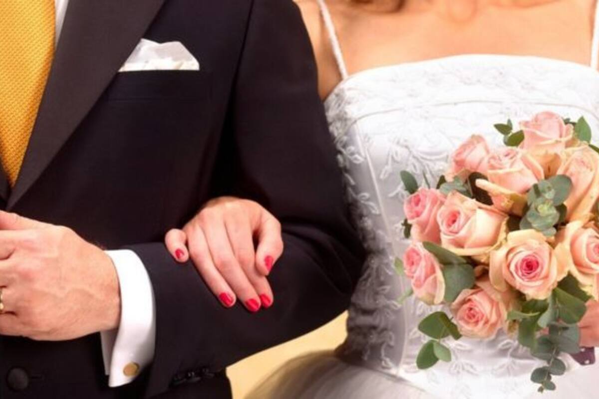 En Estados Unidos, la mayoría de mujeres adoptan el apellido de sus maridos cuando se casan