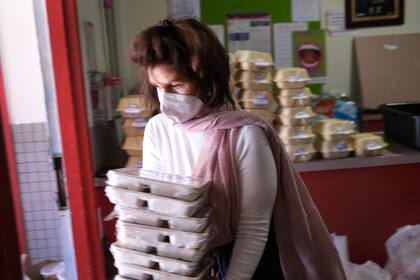 En Estados Unidos, la pandemia forzó a millones de personas a recurrir a los "bancos de comida" para poder comer
