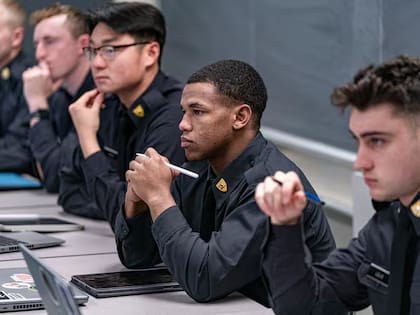 En Estados Unidos pueden unirse al ejército estadounidenses y residentes permanentes que hablen inglés (Foto archivo AP/Peter K. Afriyie)
Peter K. Afriyie - AP
