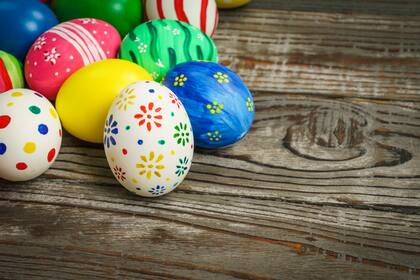 En Estados Unidos se acostumbra a intercambiar y buscar huevos de Pascua (Web/Freepik)