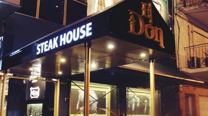 En este canchero steak house no podía faltar este corte de cerdo