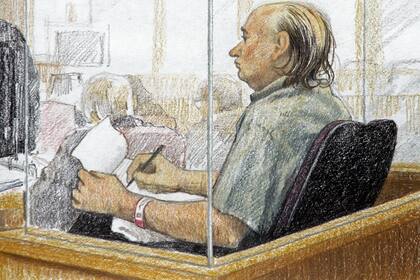 En este dibujo aparece el presunto asesino serial Robert Pickton tomando notas en el segundo día de su juicio en la Corte Suprema de Columbia Británica en New Westminster, Columbia Británica, el 31 de enero de 2006. (Jane Wolsack/The Canadian Press vía AP)