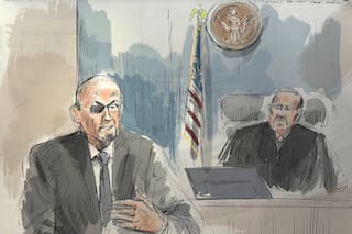 Acusado de apuñalar a Salman Rushdie se niega a declarar en juicio por terrorismo
