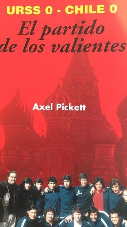 En este libro se relata el viaje de la selección chilena a Moscú
