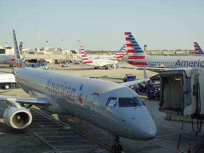 En este lunes, American Airlines cuenta con 1530 vuelos retrasados y 1212 cancelados