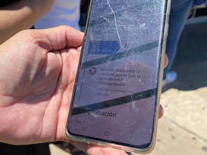 "En este momento la comunicación con la agenda está interrumpida", el mensaje que le figuraba a una de las turistas en Punta del Este