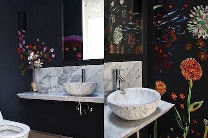 En este toilette, la mesada y la bacha en mármol de Carrara contrasta con las paredes pintadas de negro. La grifería monocromada aporta modernidad.