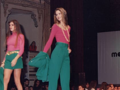 En estos desfiles la descubrió Pancho Dotto, junto a quien comenzó su carrera como modelo profesional.