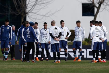 En Ezeiza entrenan mientras se espera la comunicacion de la lista definitiva