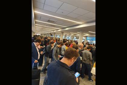 En Ezeiza reina el caos por los vuelos demorados y cancelados