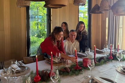 En familia... aun. La última foto de Mauricio Macri con Juliana Awada en las fiestas