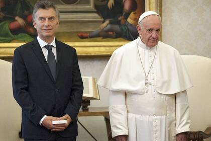 En febrero de 2016, el Papa recibió al entonces presidente Mauricio Macri; el encuentro quedó en el recuerdo por el gesto frío de Francisco y por la duración: solo 22 minutos.