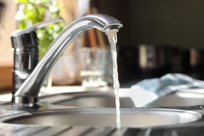En febrero, la tarifa del servicio de agua y cloacas para los usuarios de AySA en la ciudad de Buenos Aires y el conurbano bonaerense aumentará un 4%