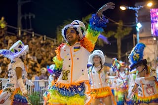 Miles de murgueros marcan el ritmo del Carnaval en San Fernando