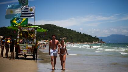 En Florianópolis anticipan que los turistas argentinos volverán a ser protagonistas; gran cantidad llega en auto