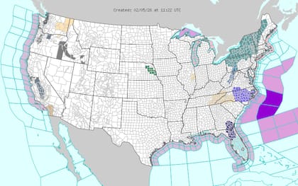 En Florida, el paso de un frente frío rezagado provocará chaparrones y tormentas eléctricas aisladas durante el jueves, con una tendencia a disiparse por completo hacia la noche