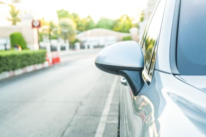 En Florida, no se puede estacionar el auto frente a la casa de un vecino si al hacerlo bloquea la entrada de la propiedad