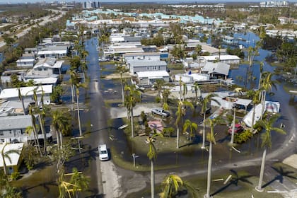 En Florida ofrecen puestos de trabajo para asistir a la gente tras el paso del huracán Ian