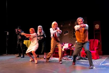 En Forever Young, la edad no es impedimento para bailar los hits del pop y rock de las últimas décadas