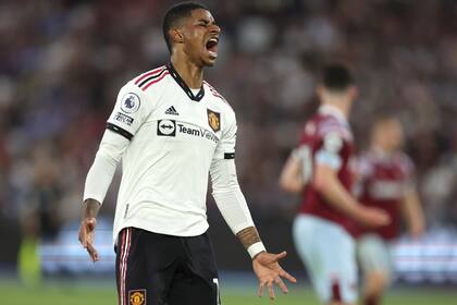 En foto del 7 de mayo del 2023, Marcus Rashford del Manchester United reacciona durante el encuentro ante el West Ham en la Liga Premier. El viernes 12 de mayo del 2023, Rashford está en duda para el encuentro del sábado. (AP Foto/Ian Walton)