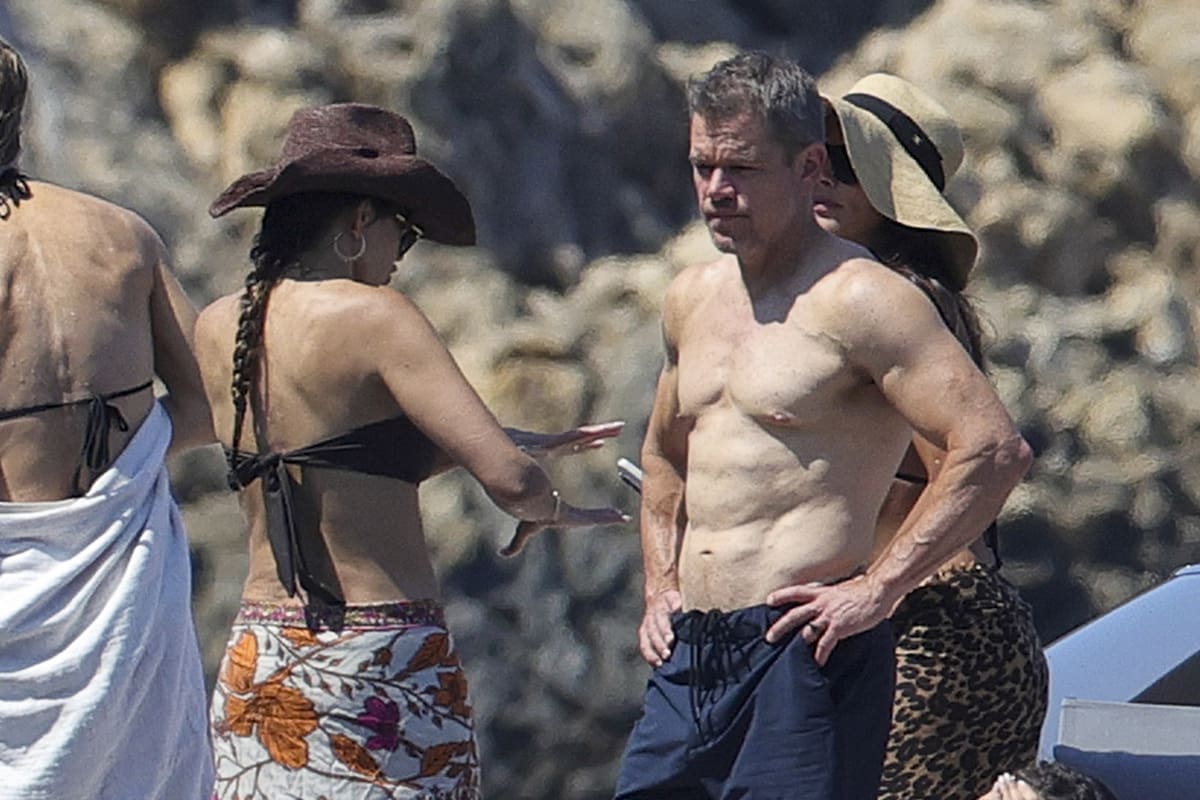 En fotos: de las vacaciones de Matt Damon en Ibiza al beso entre Mark Ruffalo y Natalie Portman