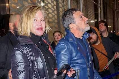 En fotos: del amoroso gesto de Antonio Banderas y Melanie Griffith al llamativo look callejero de Leo DiCaprio