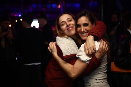 En fotos: del efusivo reencuentro de Soledad Pastorutti y Juliana Gattas a la celebración en familia de Mirta Busnelli