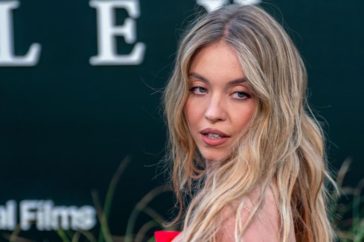 En fotos: del look al rojo vivo de Sydney Sweeney al fraternal abrazo entre Tom Hanks y Robert De Niro
