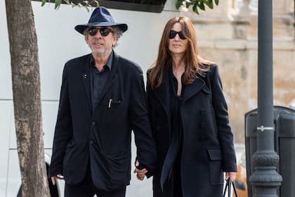 En fotos: del romántico paseo de Mónica Bellucci y Tim Burton al percance de Ben Affleck