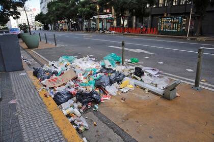 En fotos: el 1° de mayo y el paro dejaron a Buenos Aires vacía y sucia