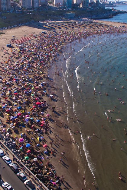 En fotos. Impresionantes vistas de las playa de Mar del Plata con el drone de LA NACION
