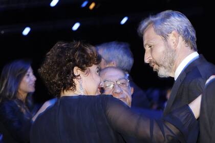 Rogelio Frigerio saluda a Julia Pomares