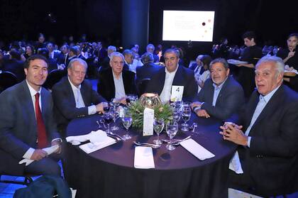 Varios sindicalistas participaron de la cena CIPPEC: Andres Rodríguez, Gerardo Martínez, Héctor Daer, José Luis Lingeri y Carlos Sueiro junto a Gonzalo Dieguez